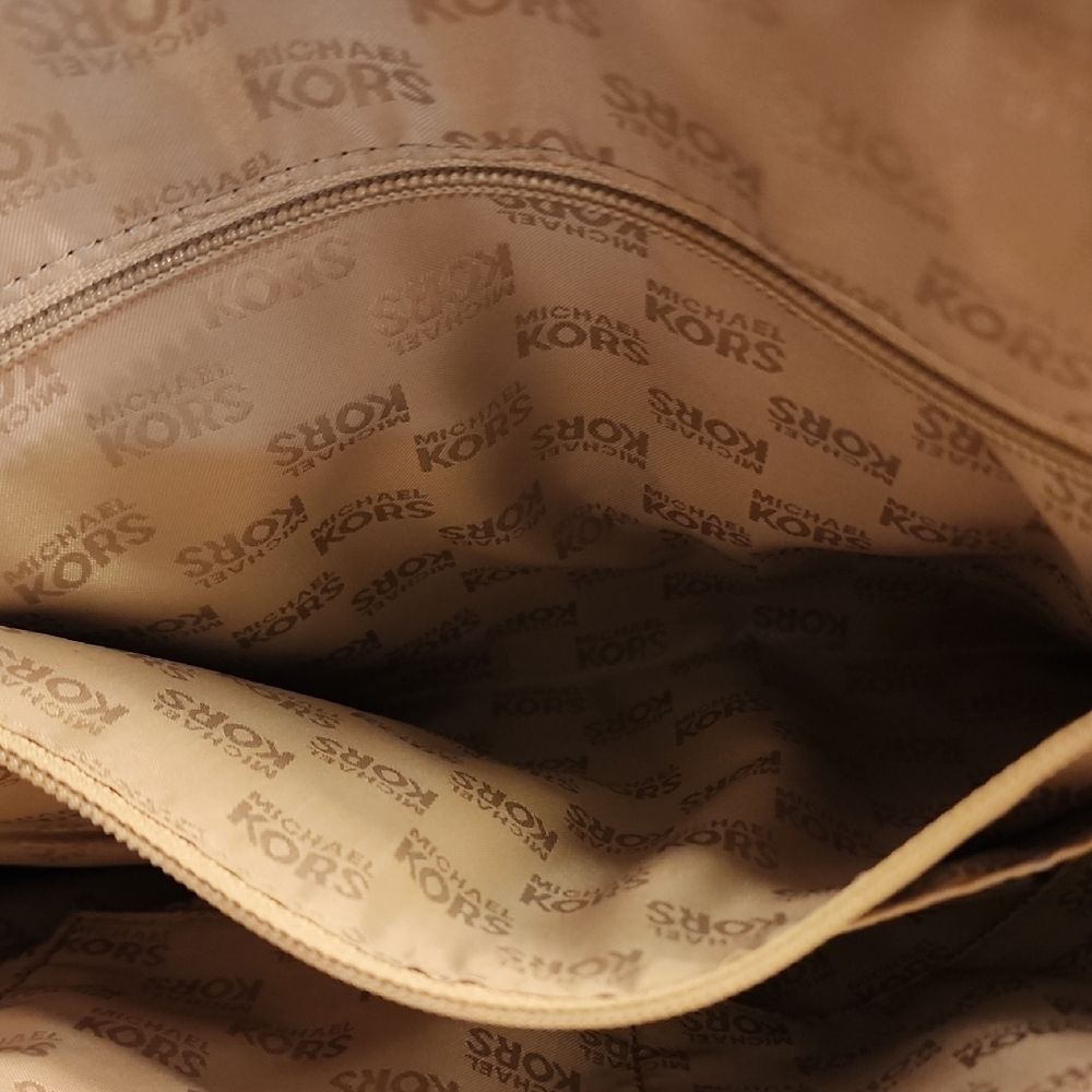 Michael Kors Cream Monogram Tote EUC Neutral Travel Ready - Picture 9 of 13